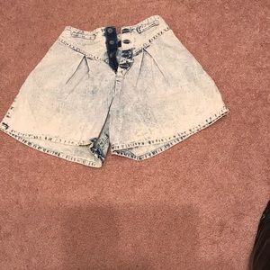 Juniors Stone washed denim shorts